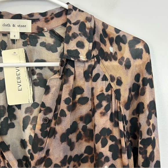 NWT Cloth & Stone Animal Print Lightweight Button Down Shirt Golden Spots Size S - Picture 5 of 15